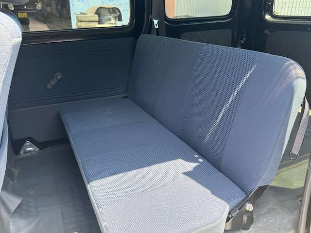 Daihatsu Hijet Cargo 12