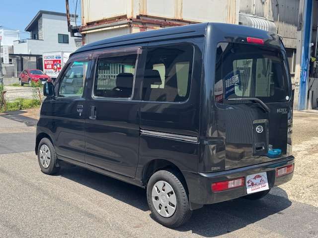 Daihatsu Hijet Cargo 6