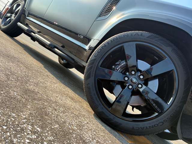 Land Rover Defender 3