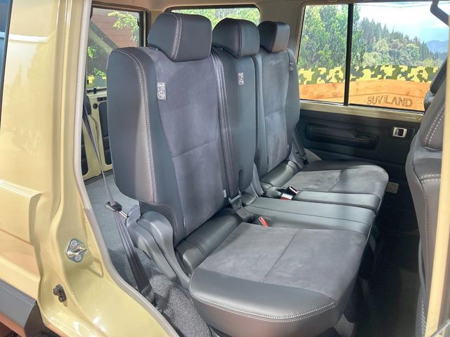 Toyota Land Cruiser 70 9