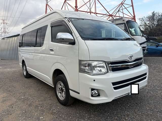 Toyota Hiace Commuter 3