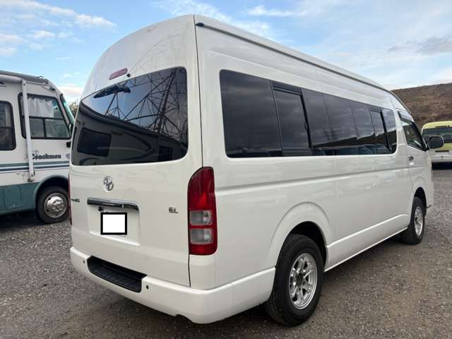 Toyota Hiace Commuter 5