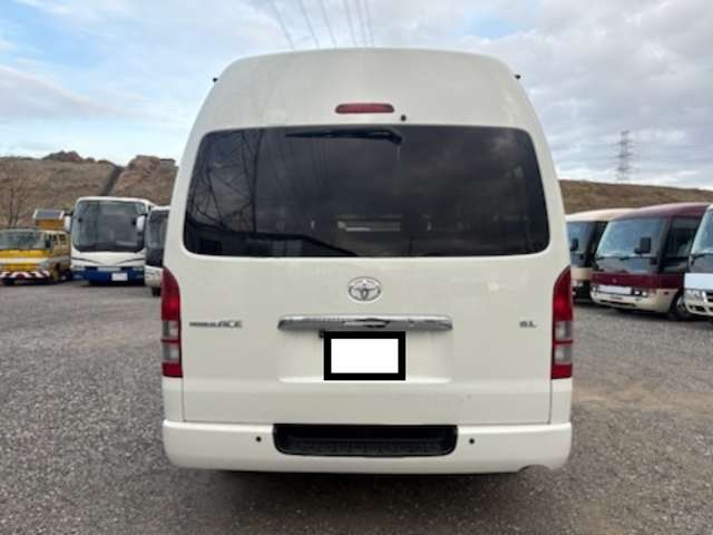 Toyota Hiace Commuter 6