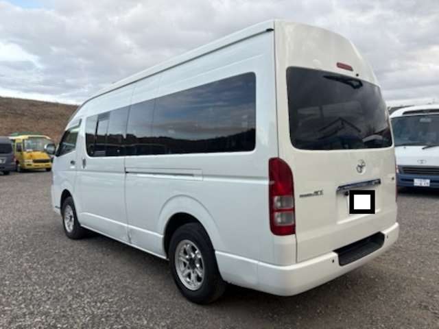 Toyota Hiace Commuter 7