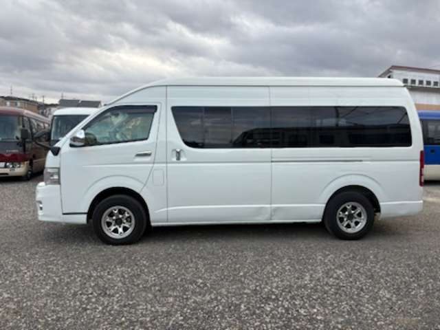 Toyota Hiace Commuter 8