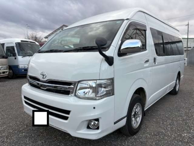 Toyota Hiace Commuter 9