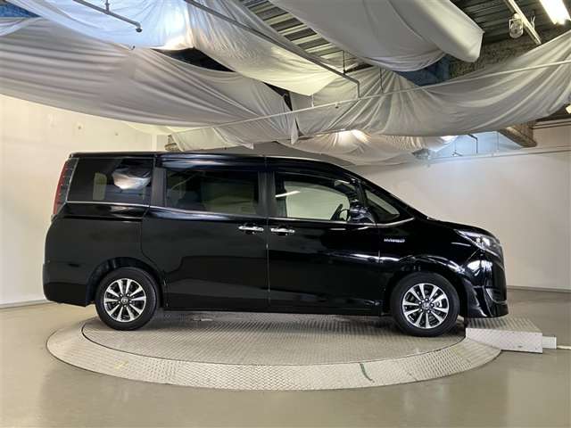 Toyota Esquire 6