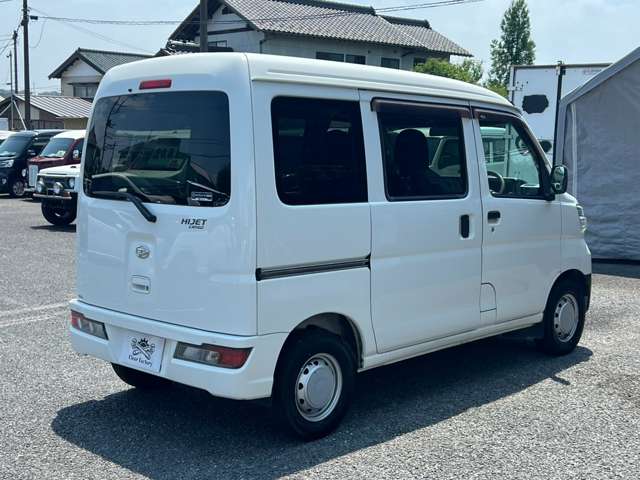 Daihatsu Hijet Cargo 4