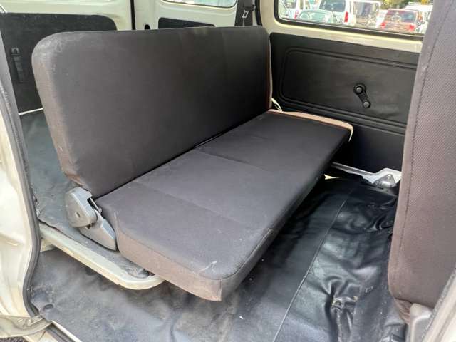 Daihatsu Hijet Cargo 7