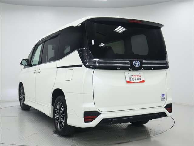 Toyota Voxy 2