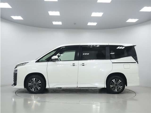 Toyota Voxy 4