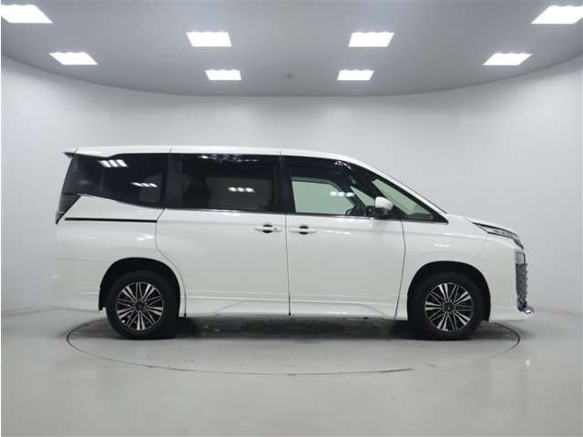 Toyota Voxy 5