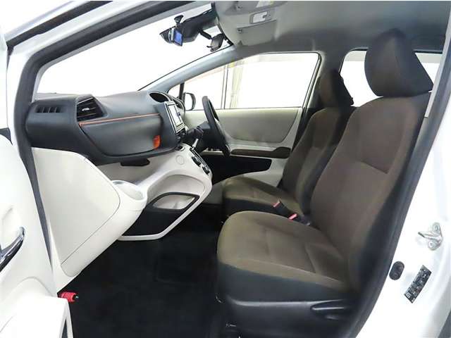 Toyota Sienta 11