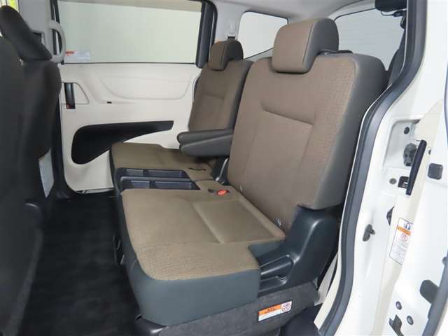 Toyota Sienta 12