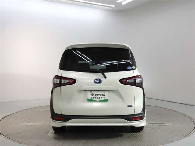 Toyota Sienta 2