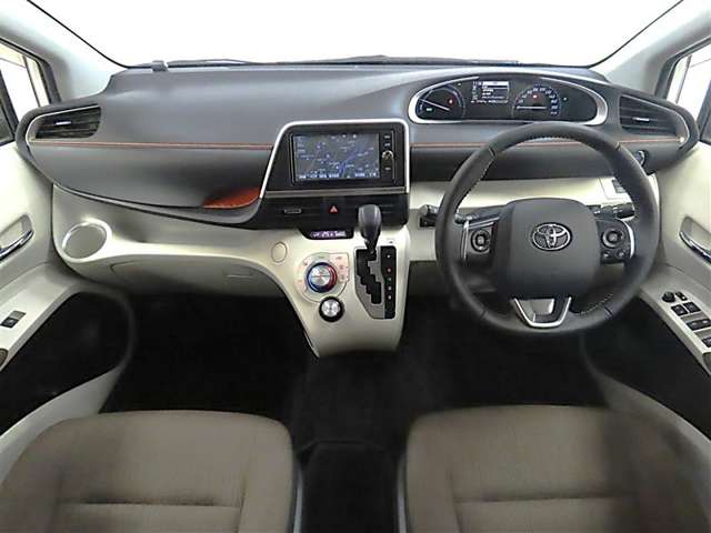 Toyota Sienta 4