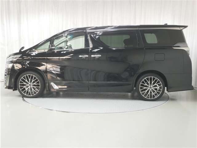 Toyota Vellfire 2