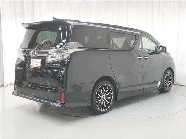 Toyota Vellfire 3