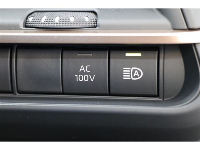 Toyota Crown Crossover 12