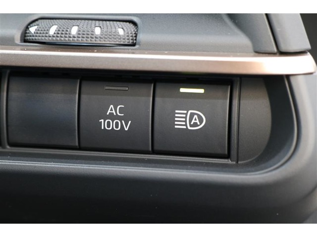Toyota Crown Crossover 12