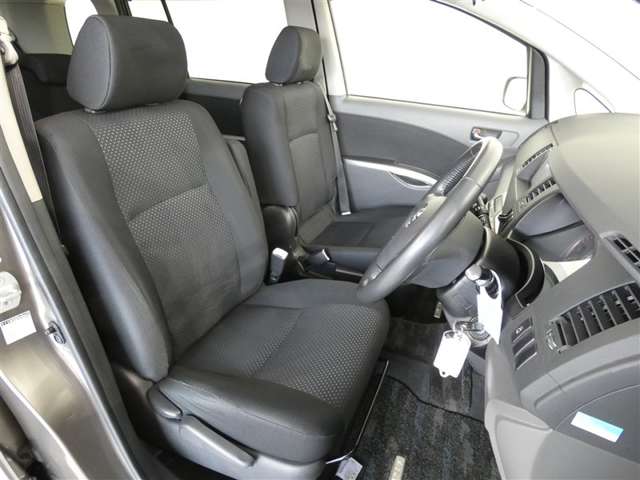 Toyota Isis 10