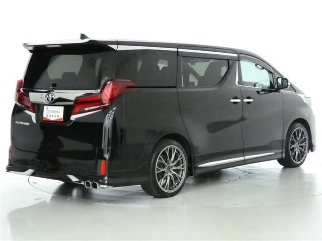 Toyota Alphard 3