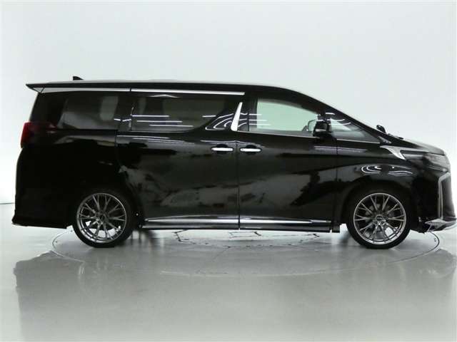 Toyota Alphard 4