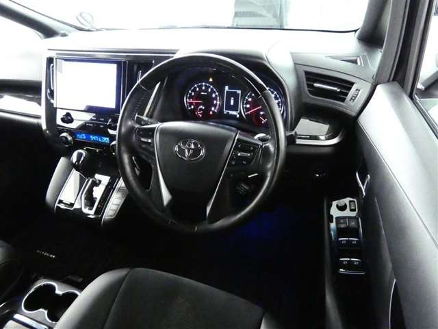 Toyota Alphard 6
