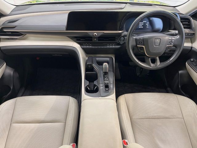Toyota Crown Crossover 2