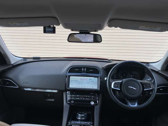 Jaguar F-Pace 5