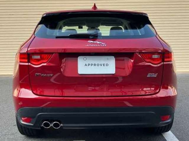 Jaguar F-Pace 9