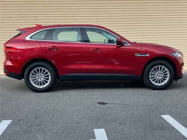 Jaguar F-Pace 10