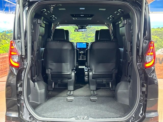 Toyota Noah 11