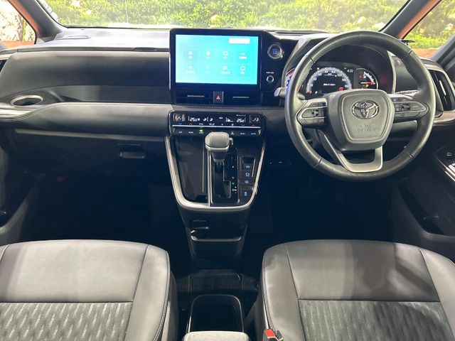 Toyota Noah 2