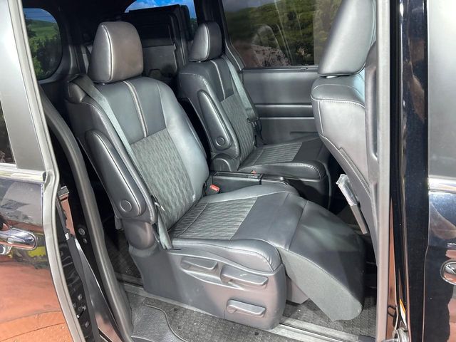 Toyota Noah 9