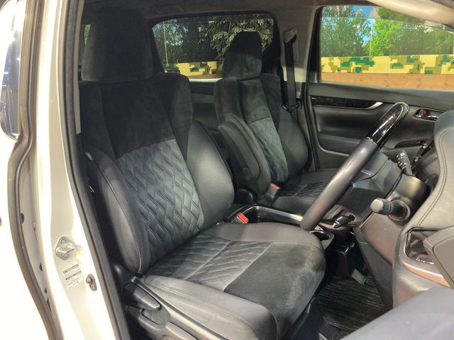 Toyota Alphard 8