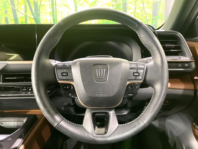 Toyota Crown Crossover 12