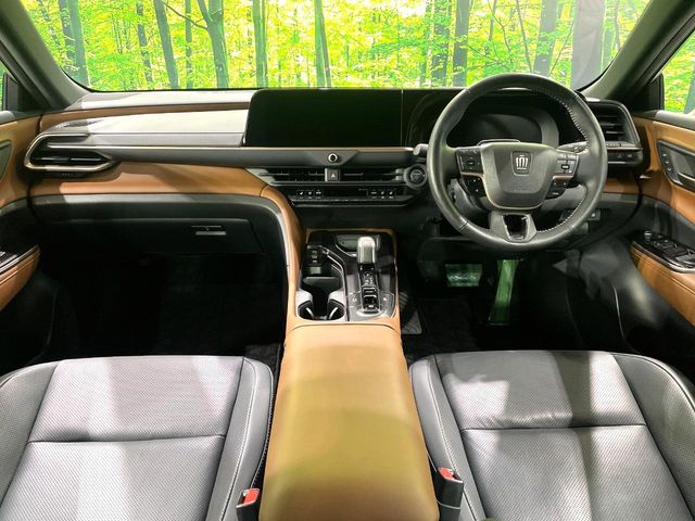 Toyota Crown Crossover 2