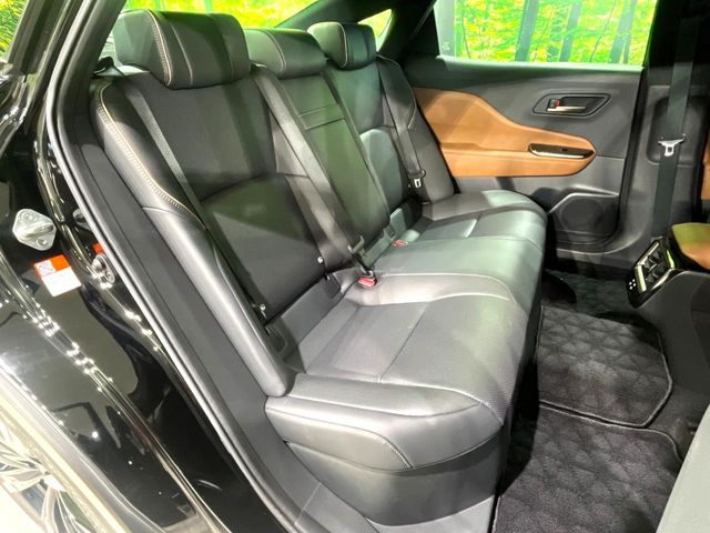Toyota Crown Crossover 10