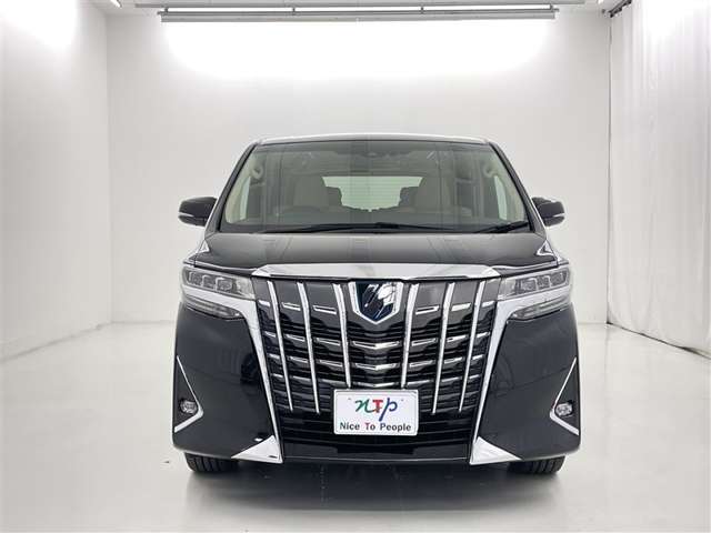 Toyota Alphard 4