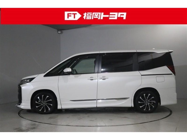 Toyota Noah 5