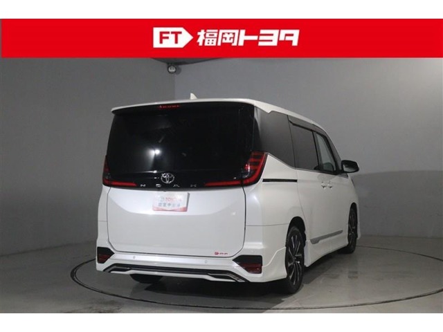 Toyota Noah 7