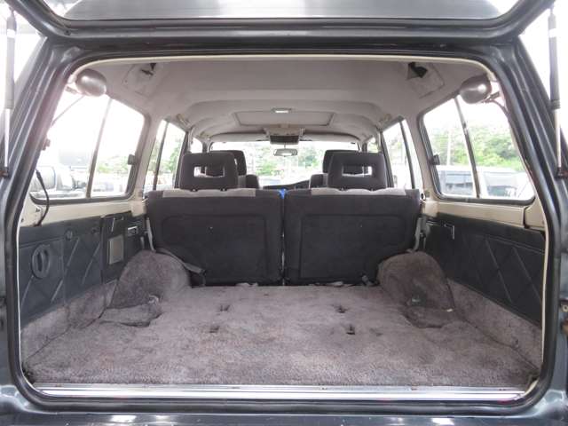 Toyota Land Cruiser 60 12