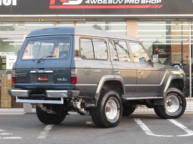 Toyota Land Cruiser 60 6