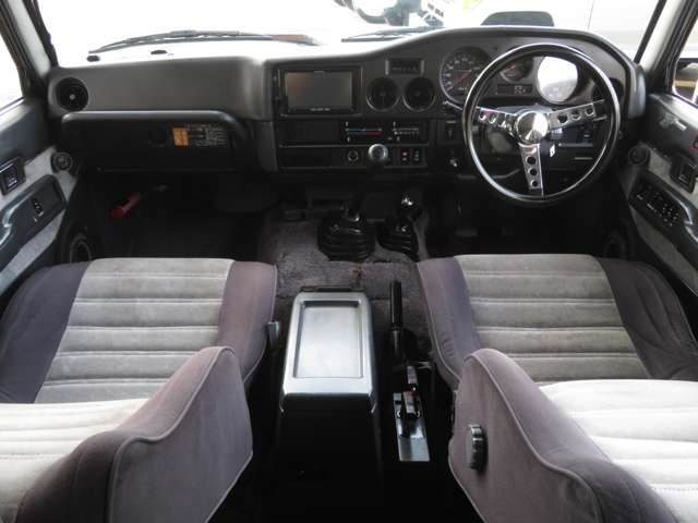 Toyota Land Cruiser 60 7