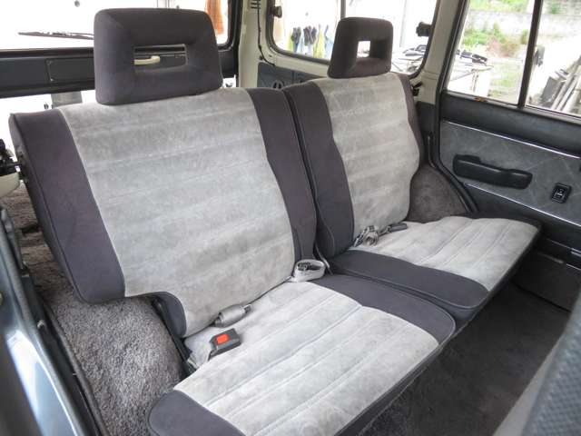Toyota Land Cruiser 60 9