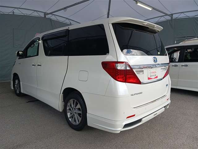 Toyota Alphard Hybrid 3