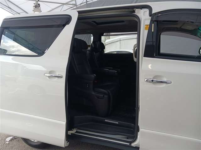 Toyota Alphard Hybrid 9