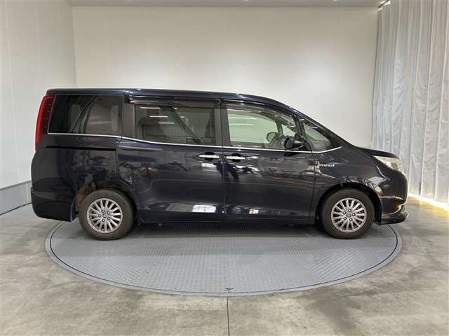 Toyota Esquire 7