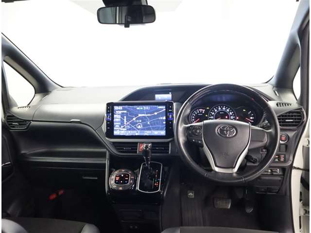 Toyota Noah 5